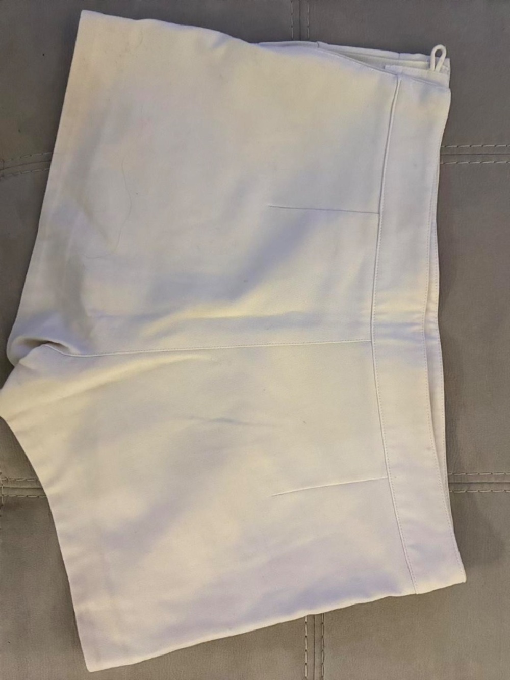 H&M Cream Shorts - Picture 2 of 3